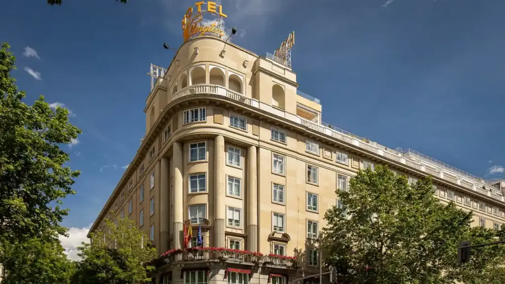 Tres hoteles con piscina para no fundirse en Madrid este verano