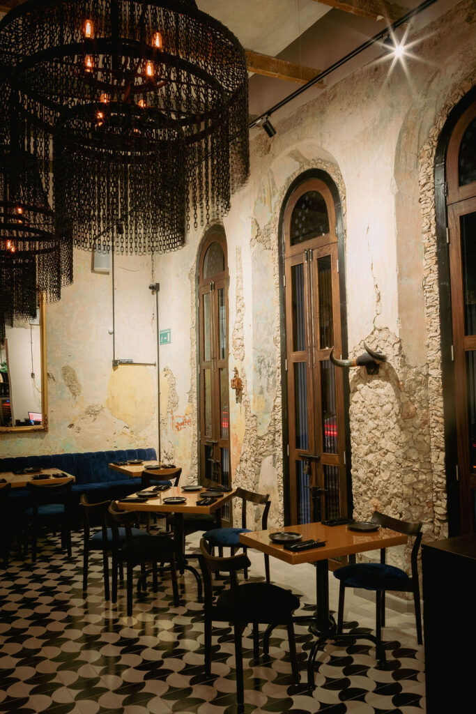 Conoce Bartolomé, restaurante de fuego, humo y coctelería de autor en Mérida  