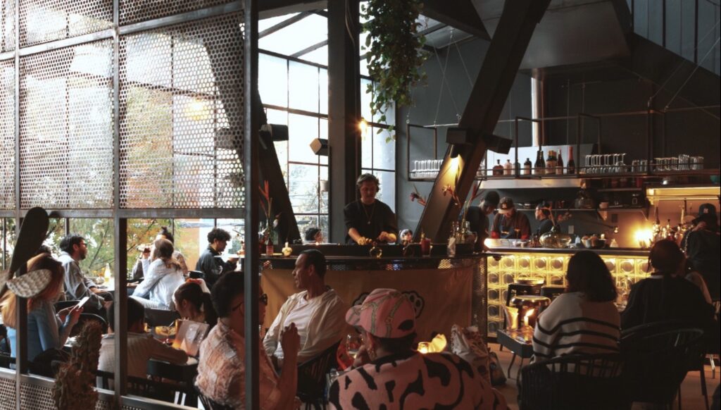 Templo, cocina de mar y música se encuentran en la Roma Norte