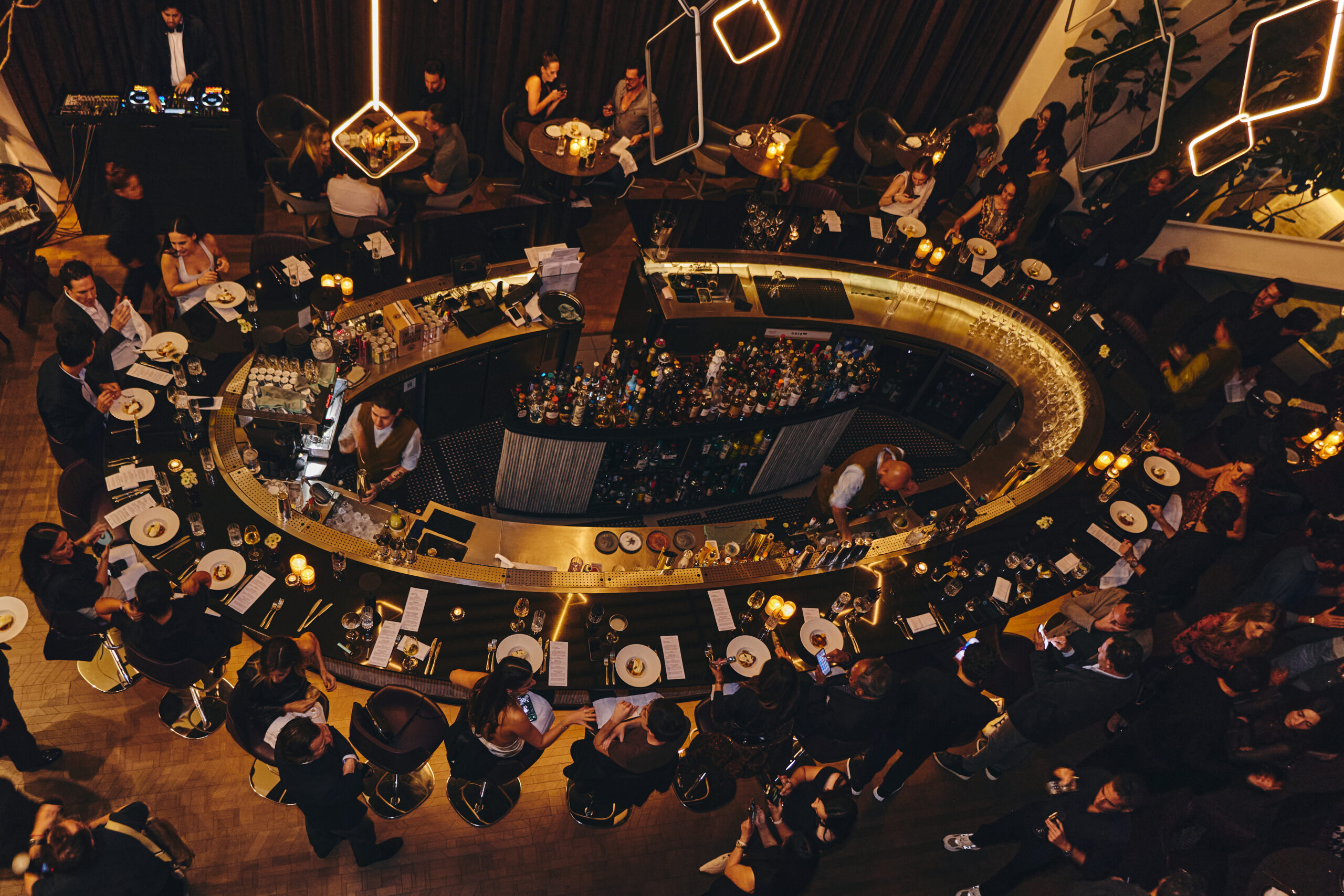 Alexander Bar, donde el caviar marca el ritmo 