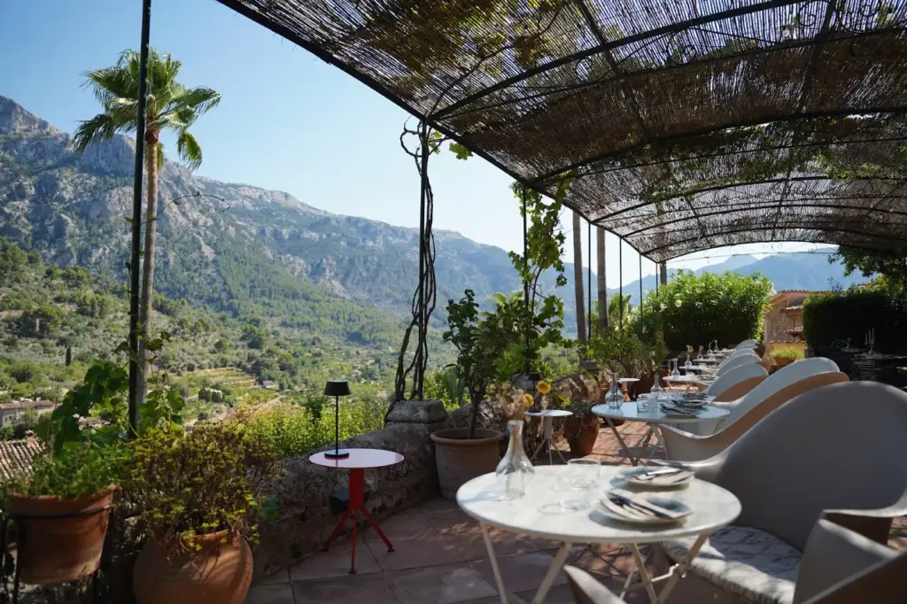 Ritma, sorpresa y picante frente a la Serra de Tramuntana