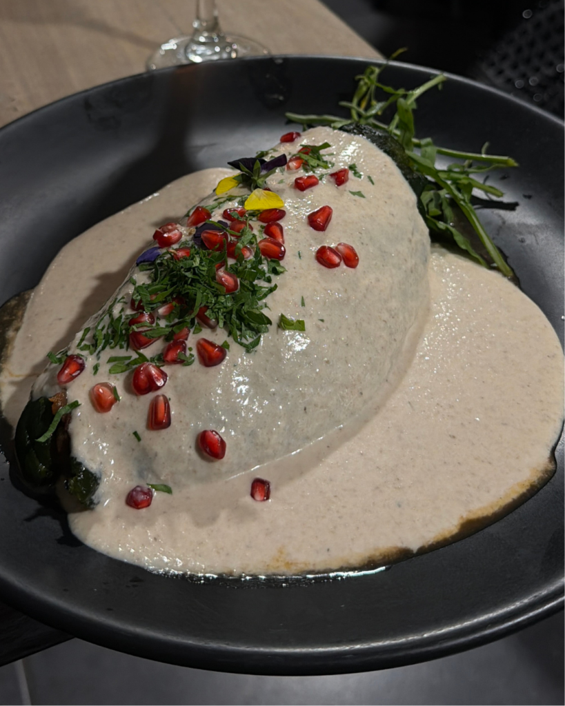 La guía Food & Wine en español de chiles en nogada 
