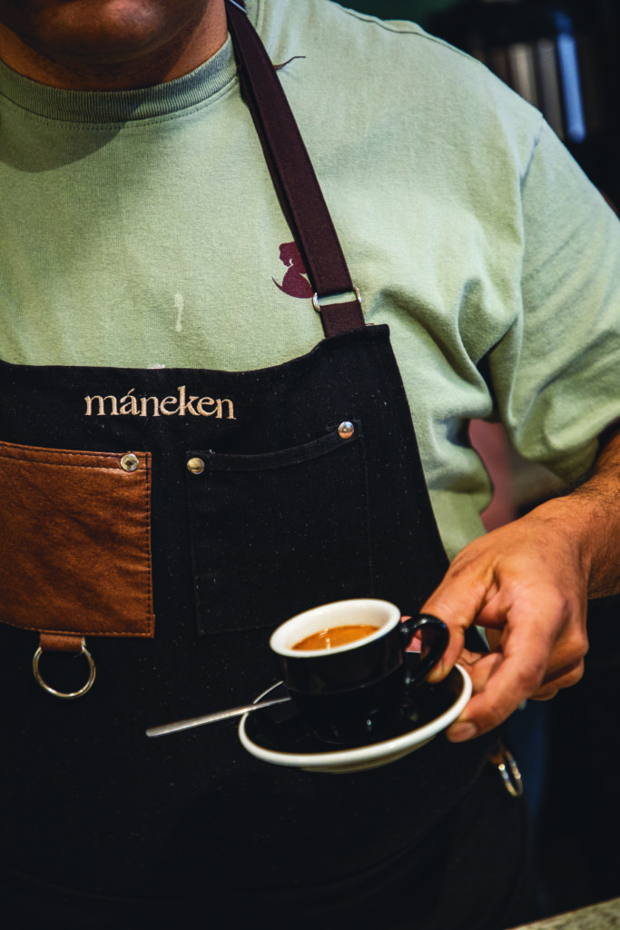 Máneken Café: 18 años de café, familia y oficio