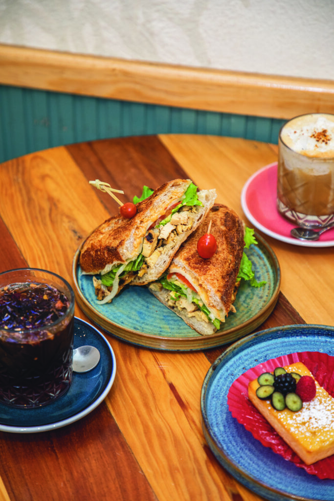 Máneken Café: 18 años de café, familia y oficio