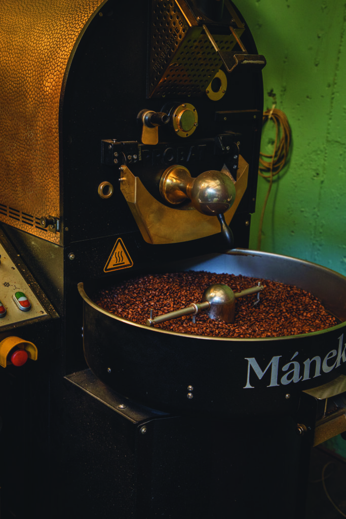 Máneken Café: 18 años de café, familia y oficio