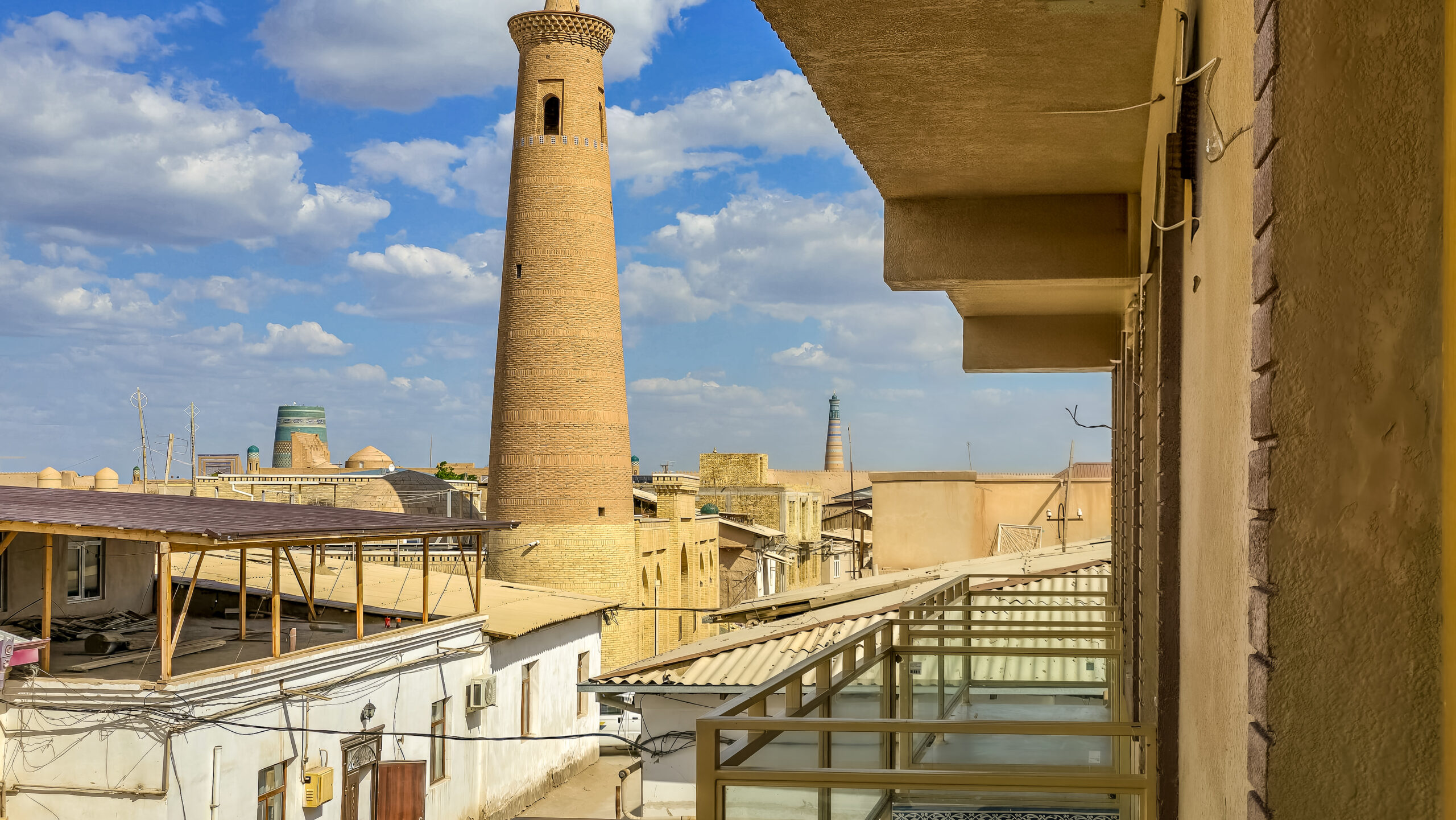 Bankir Khiva: un refugio de seda, memoria y luz en el corazón de Jiva Bankir Khiva: un refugio de seda, memoria y luz en el corazón de Jiva