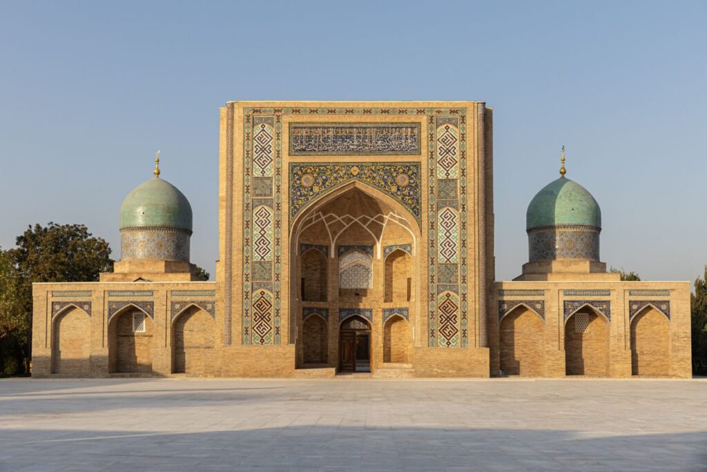 Una pausa de seda y luz en el corazón de Uzbekistán