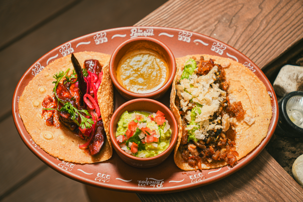 Los Panchos celebra 81 años con un festival de tacos de carnitas Los Panchos celebra 81 años con un festival de tacos de carnitas